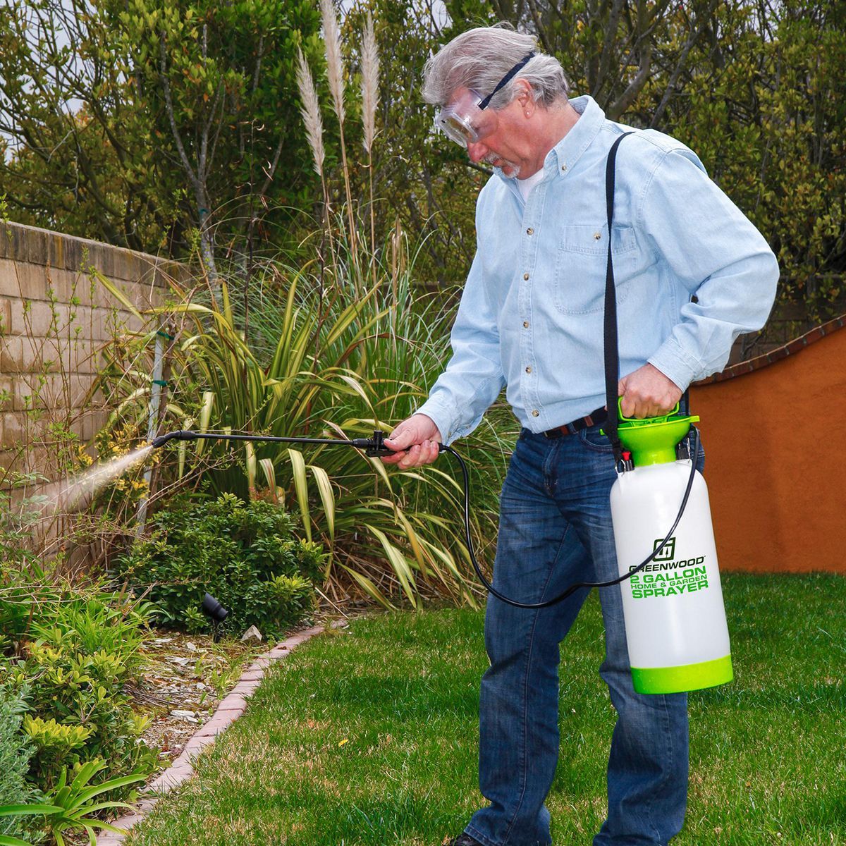 Poly Garden Sprayer, 2 Gallon
